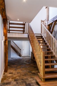 Op maat gemaakte trap restauratieproject karakteristieke woonboerderij Winterswijk door Aannemingsbedrijf H.J. te Selle BV