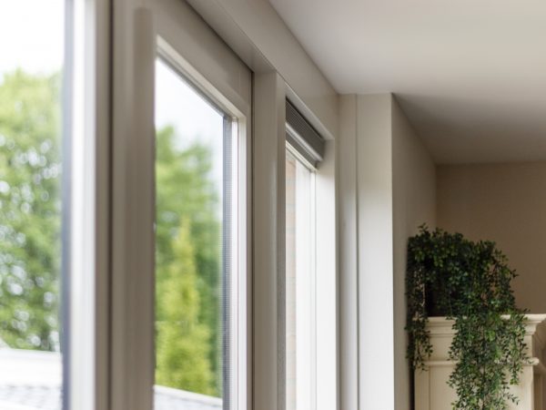 Binnendetail kozijn aanbouw met moderne keukenuitbreiding Winterswijk door Aannemingsbedrijf H.J. te Selle BV