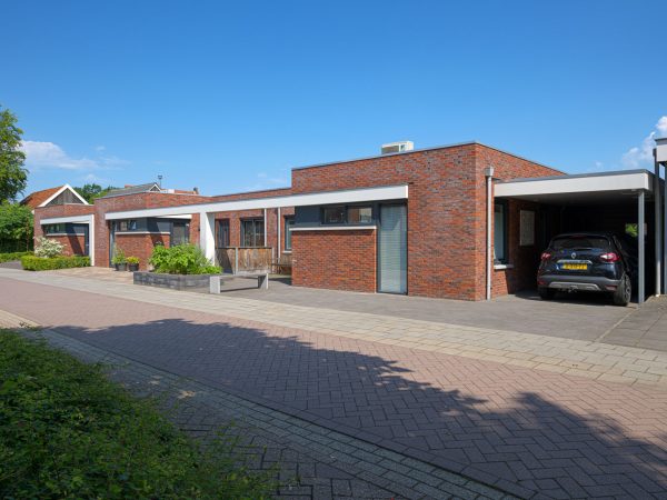 Totaalaanzicht van de drie gerealiseerde nieuwbouwwoningen