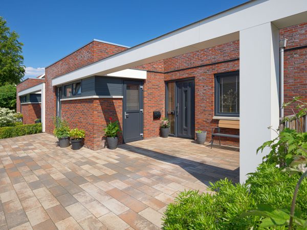 Vooraanzicht van de nieuwbouwwoning