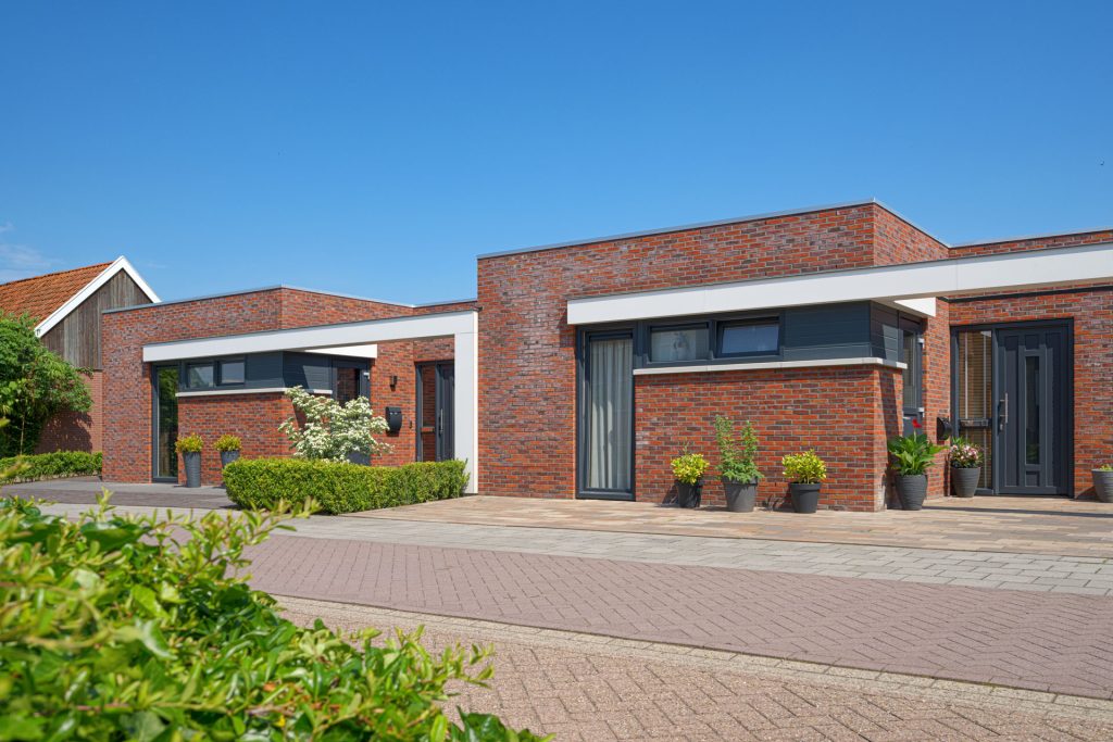 Vooraanzicht van de nieuwbouwwoning