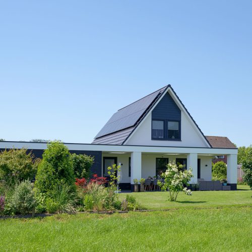 Achteraanzicht van de nieuwbouwwoning