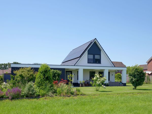 Achteraanzicht van de nieuwbouwwoning