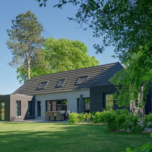 Achteraanzicht van de nieuwbouwwoning